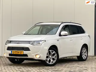 Mitsubishi Outlander 2.0 PHEV Instyle (BENZINE MOTOR MAAKT RATELEND GELUID )