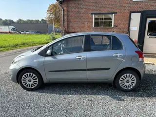 Foto 20 van Toyota Yaris 1.3 VVTi Aspiration ( Automaat + Airco )