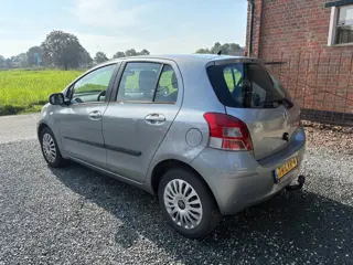 Foto 12 van Toyota Yaris 1.3 VVTi Aspiration ( Automaat + Airco )