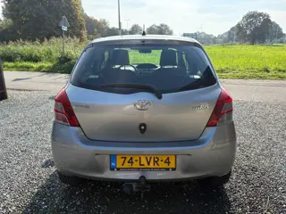 Foto 13 van Toyota Yaris 1.3 VVTi Aspiration ( Automaat + Airco )