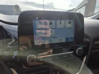 Foto 13 van Ford Fiesta 1.0 EcoBoost Titanium 100PK *Camera*Carplay*Adaptive cruise* voorruit verwarming * Rijkl
