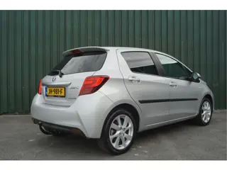 Foto 20 van Toyota Yaris 1.5 Full Hybrid Dynamic + Trekhaak/ Camera/ Navi/ Keyless/ Cruise/ Airco/ Garantie!