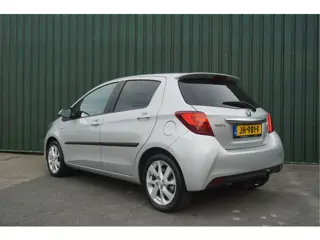 Foto 19 van Toyota Yaris 1.5 Full Hybrid Dynamic + Trekhaak/ Camera/ Navi/ Keyless/ Cruise/ Airco/ Garantie!