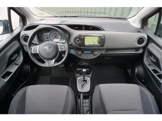 Foto 18 van Toyota Yaris 1.5 Full Hybrid Dynamic + Trekhaak/ Camera/ Navi/ Keyless/ Cruise/ Airco/ Garantie!