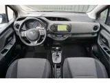 Foto 28 van Toyota Yaris 1.5 Full Hybrid Dynamic + Trekhaak/ Camera/ Navi/ Keyless/ Cruise/ Airco/ Garantie!