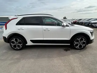 Foto 14 van Kia Niro 1.6 GDi Hybrid ExecutiveLine Full Option! Nederlandse auto, Schuif/kanteldak, 18" Lichtmeta