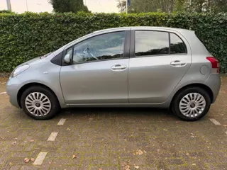 Foto 13 van Toyota Yaris 1.3 VVTi Aspiration Automaat|1e Eigenaar|Cruise|Trekhaak|Volledig onderhouden