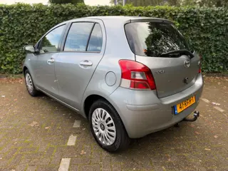 Foto 14 van Toyota Yaris 1.3 VVTi Aspiration Automaat|1e Eigenaar|Cruise|Trekhaak|Volledig onderhouden