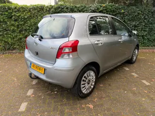 Foto 16 van Toyota Yaris 1.3 VVTi Aspiration Automaat|1e Eigenaar|Cruise|Trekhaak|Volledig onderhouden