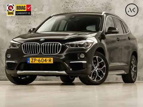 BMW X1 sDrive20i High Executive 192Pk Automaat (GROOT NAVI, HEAD-UP DISPLAY, LEDER, STOELVERWARMING,