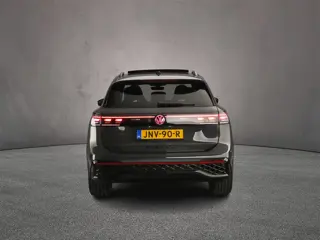 Foto 17 van Volkswagen Tiguan R-Line Edition 1.5 TSI eHybrid 272pk DSG Automaat Trekhaak, Panoramadak, Black Sty