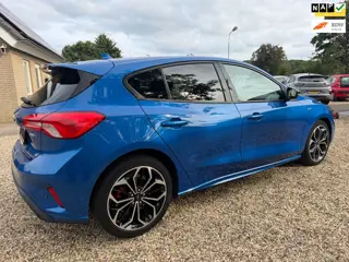 Ford Focus 1.0 EcoBoost Hybrid ST Line X Business Navigatie & Camera & Winterpakket