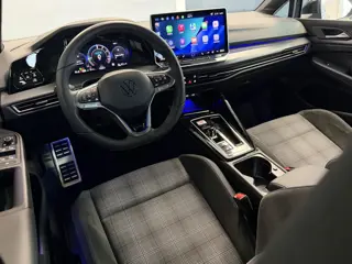 Foto 18 van Volkswagen Golf 1.5 eHybrid GTE SOH 100% | Trekhaak | Adaptive cruise | 360 | Head-up | Sfeer | Stoe