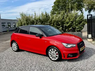 Audi A1 Sportback 1.6 TDI S-Line Xenon|Navi|Media|PDC Rood!