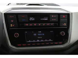 Foto 16 van Volkswagen Up! 1.0 BMT high up! AUTOMAAT I CAMERA I PDC I STOELVERWARMING