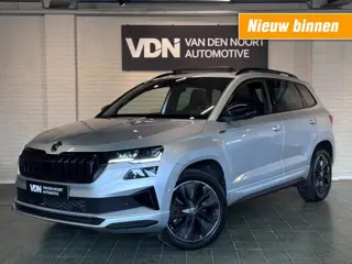SKODA KAROQ 1.5 TSI Sportline Business DSG Pano Virtual ACC Trekhaak Stoelverw 18''