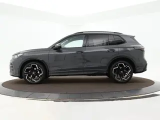 Foto 12 van Volkswagen Tiguan 1.5 eTSI 150pk DSG R-Line Edition · 360 Camera · Apple/Android Car Play · Sfeerver