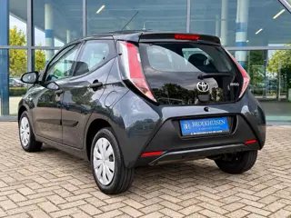 Foto 17 van Toyota Aygo 1.0 VVT-i x-now Airco / Start Stop