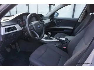 Foto 15 van BMW 3 Serie Touring 316i Navi | Handgeschakeld | Diff maakt geluid | 316