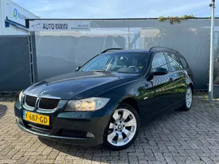 Foto 14 van BMW 3-serie Touring 318i - Airco-Cruise-PDC- APK 03-27