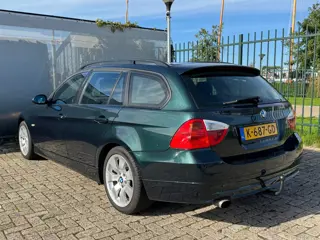Foto 16 van BMW 3-serie Touring 318i - Airco-Cruise-PDC- APK 03-27