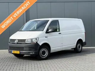 Foto 6 van Volkswagen Transporter 2.0 TDI 102 PK / L1H1 / WORDT VERWACHT / ACHTERKLEP / 1e EIG. / AIRCO / CRUIS