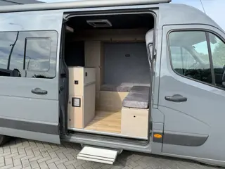 Foto 10 van Renault Master T35 2.3 dCi 180 PK AUTOMAAT / L3H2 / CAMPER / GRIJS KENTEKEN / ZONNEPANEEL / LUIFEL /