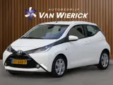Foto 23 van Toyota Aygo 1.0 VVT-i x-play | Camera | Bluetooth | Airco | Zuinig! | Origineel NL
