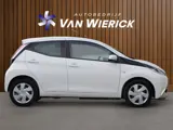 Foto 21 van Toyota Aygo 1.0 VVT-i x-play | Camera | Bluetooth | Airco | Zuinig! | Origineel NL