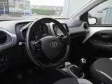 Foto 29 van Toyota Aygo 1.0 VVT-i x-play | Camera | Bluetooth | Airco | Zuinig! | Origineel NL