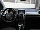 Foto 27 van Toyota Aygo 1.0 VVT-i x-play | Camera | Bluetooth | Airco | Zuinig! | Origineel NL