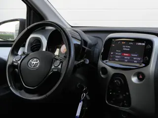 Foto 15 van Toyota Aygo 1.0 VVT-i x-play | Camera | Bluetooth | Airco | Zuinig! | Origineel NL