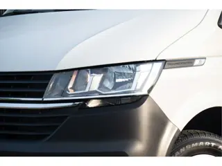 Foto 14 van Volkswagen Transporter 2.0 TDI L2H1 28 | Cruise | Airco | Bluetooth | Betimmering |