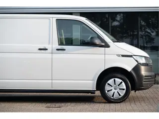 Foto 18 van Volkswagen Transporter 2.0 TDI L2H1 28 | Cruise | Airco | Bluetooth | Betimmering |