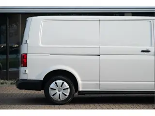 Foto 19 van Volkswagen Transporter 2.0 TDI L2H1 28 | Cruise | Airco | Bluetooth | Betimmering |