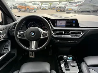 Foto 13 van BMW 1-serie 118i Executive Edition | NAP | Dealer onderhouden | Stoelverwarming | Navigatie | LED |