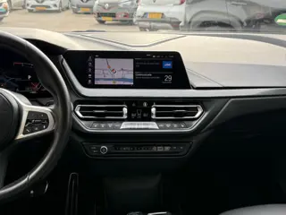 Foto 20 van BMW 1-serie 118i Executive Edition | NAP | Dealer onderhouden | Stoelverwarming | Navigatie | LED |