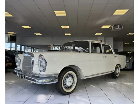 Mercedes-Benz 220 S Compleet Gerestaureerd in Nieuwstaat