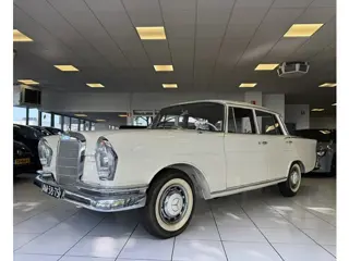 Mercedes-Benz 220 S Compleet Gerestaureerd in Nieuwstaat
