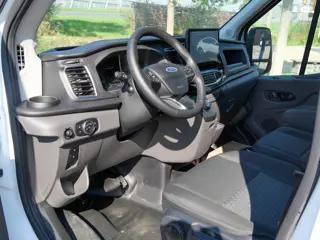 Foto 19 van Ford E-Transit 68 kWh 390L Trend Bakwagen + Dhollandia Laadklep | ZIJDEUR | SNELLADEN | NAVIGATIE |