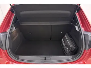 Foto 11 van Peugeot 208 1.2 PureTech GT-Line | Stoelverwarming | Adaptive cruise control | Panoramadak | Achteru