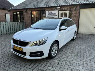 Foto 19 van Peugeot 308 SW 1.2 PureTech Blue Lease Executive DAB+