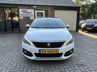 Foto 18 van Peugeot 308 SW 1.2 PureTech Blue Lease Executive DAB+