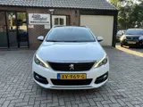 Foto 28 van Peugeot 308 SW 1.2 PureTech Blue Lease Executive DAB+