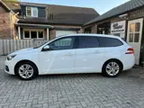 Foto 25 van Peugeot 308 SW 1.2 PureTech Blue Lease Executive DAB+