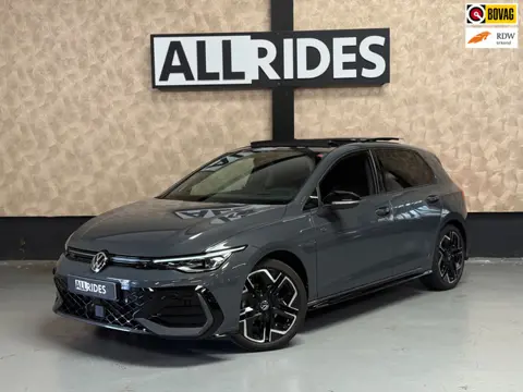 Volkswagen GOLF 1.5 eTSI R-Line Edition | Pano | Trekhaak | H&K | Stuur/Stoelverwarming | HUD | Came