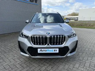 Foto 18 van BMW X1 sDrive20i M Sport Panoramadak Stuurwielverwarming Massage 19 Inch Keyless Entry ACC Harman-Ka