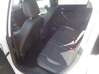 Foto 20 van Peugeot 2008 1.2 PureTech Féline Ecc, Panorama dak, Carplay/android, trekhaak, metallic lak