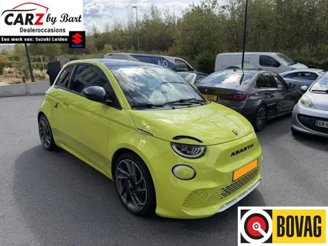 Abarth 500e SCORPIONISSIMA 42 kWh Alcantara sportstuur | Pano | Winterpakket
