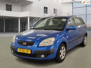 Kia Rio 1.4 X-tra NAVIGATIE AIRCO TREKHAAK 2 X SLEUTELS